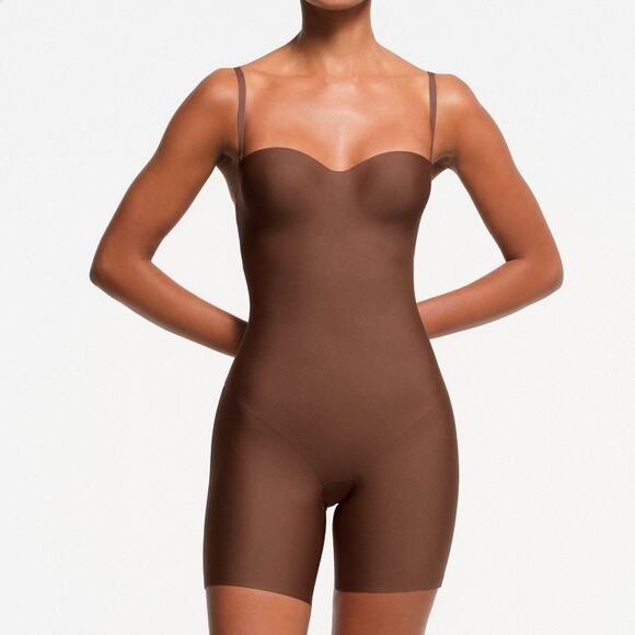 SKIMS Mid Thigh Bodysuit - Picture 1 of 7
